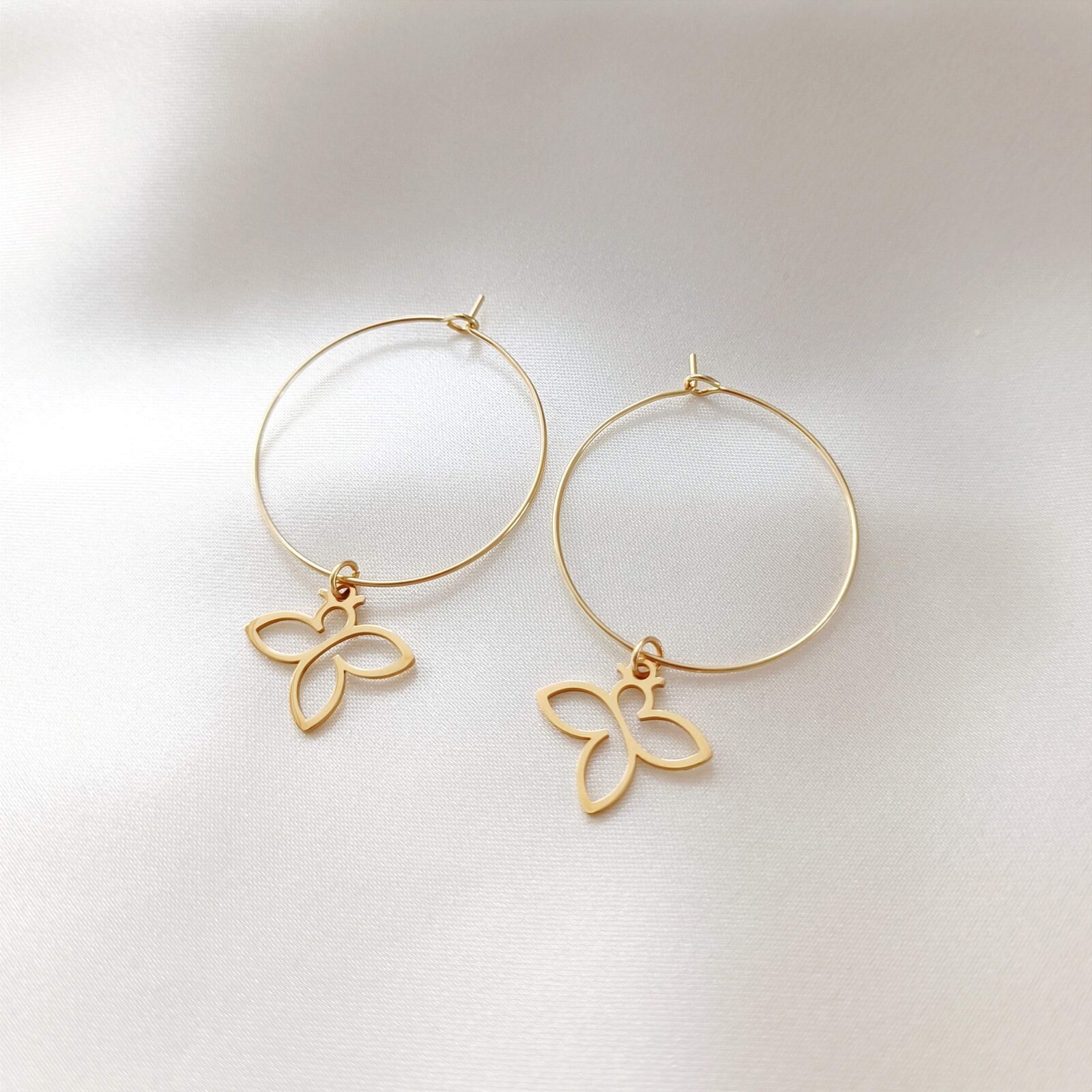 1000138489-01 Kolczyki Beezu - koła z pszczółką