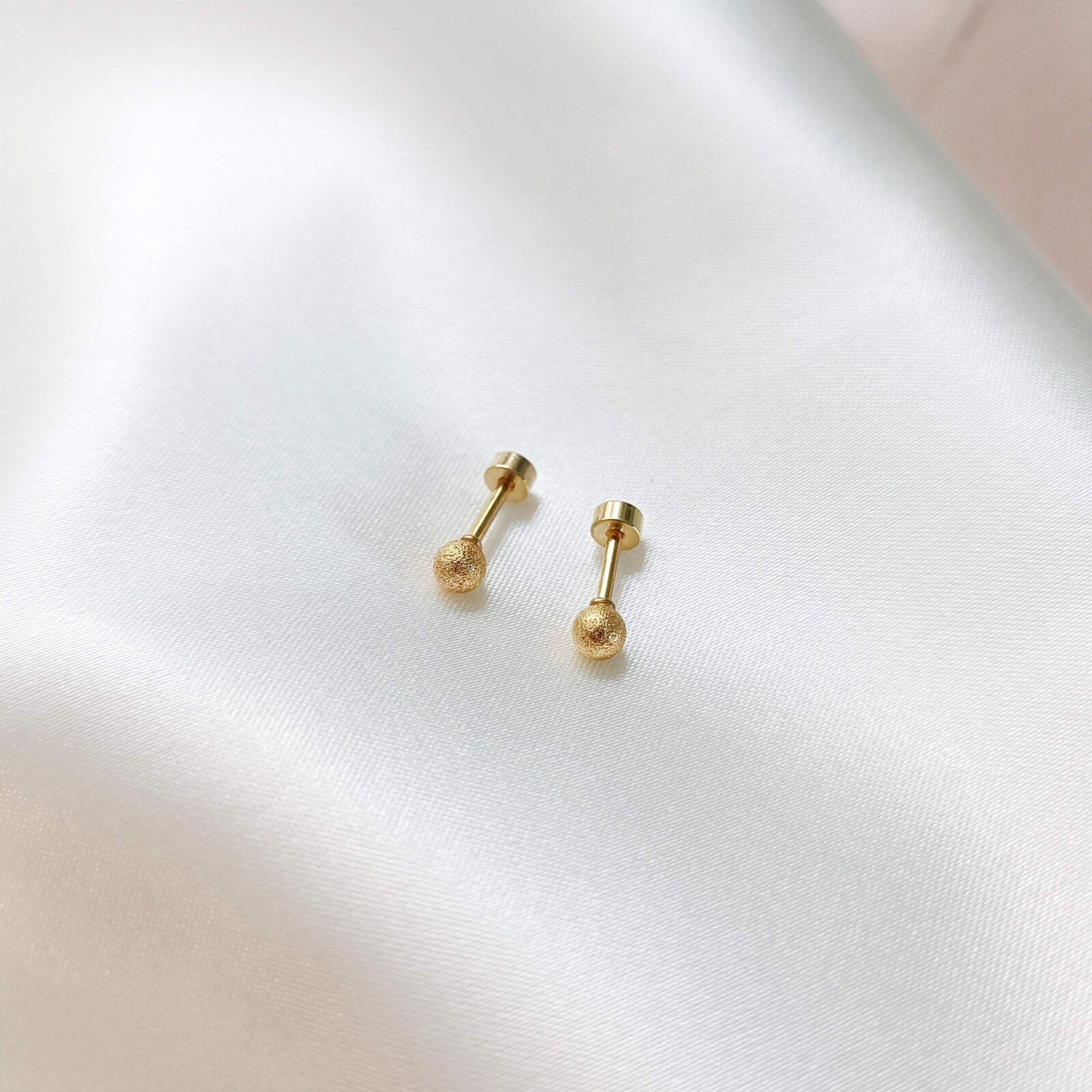 1000139201-01 Kolczyki sztyfty kuleczki