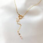 Łańcuszek Beezu z jasnymi kamieniami