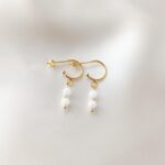 Kolczyki z białą muszlą