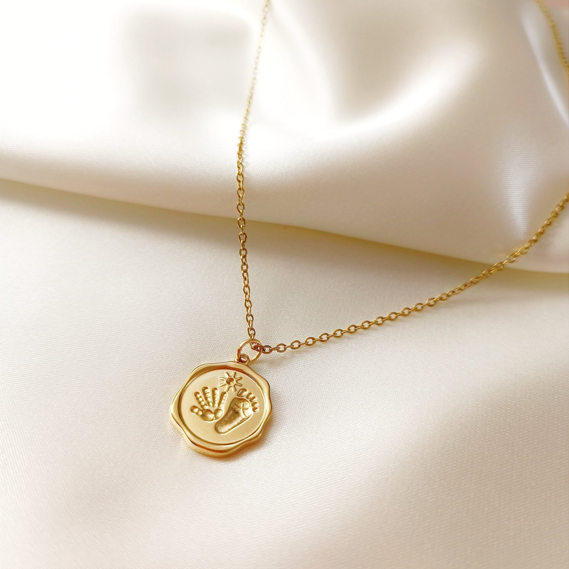 1729090599787 Łańcuszek ze stópką - narodziny dziecka