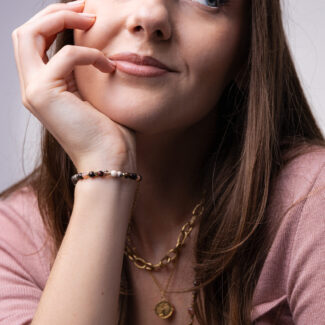 Biżuteria handmade a slow fashion – dlaczego warto inwestować w rzemiosło?