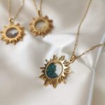 Sekretnik słońce z kamieniami