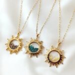 Sekretnik słońce z kamieniami