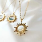 Sekretnik słońce z kamieniami