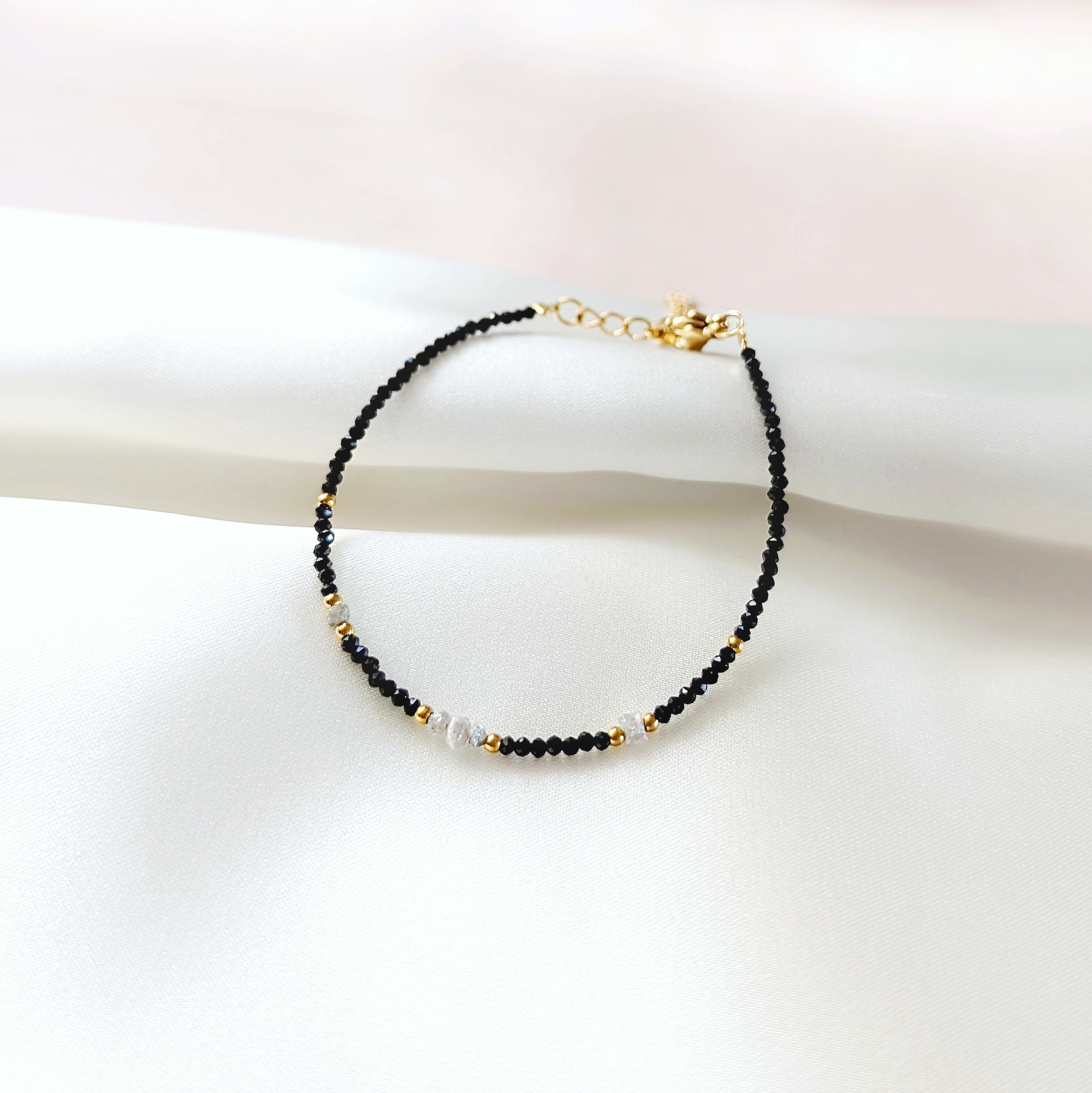 1000019001 GRAY DIAMOND - bransoletka z szarym diamentem - czarna