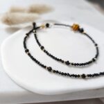 Choker amulet z pszczółką