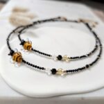 Choker amulet z pszczółką