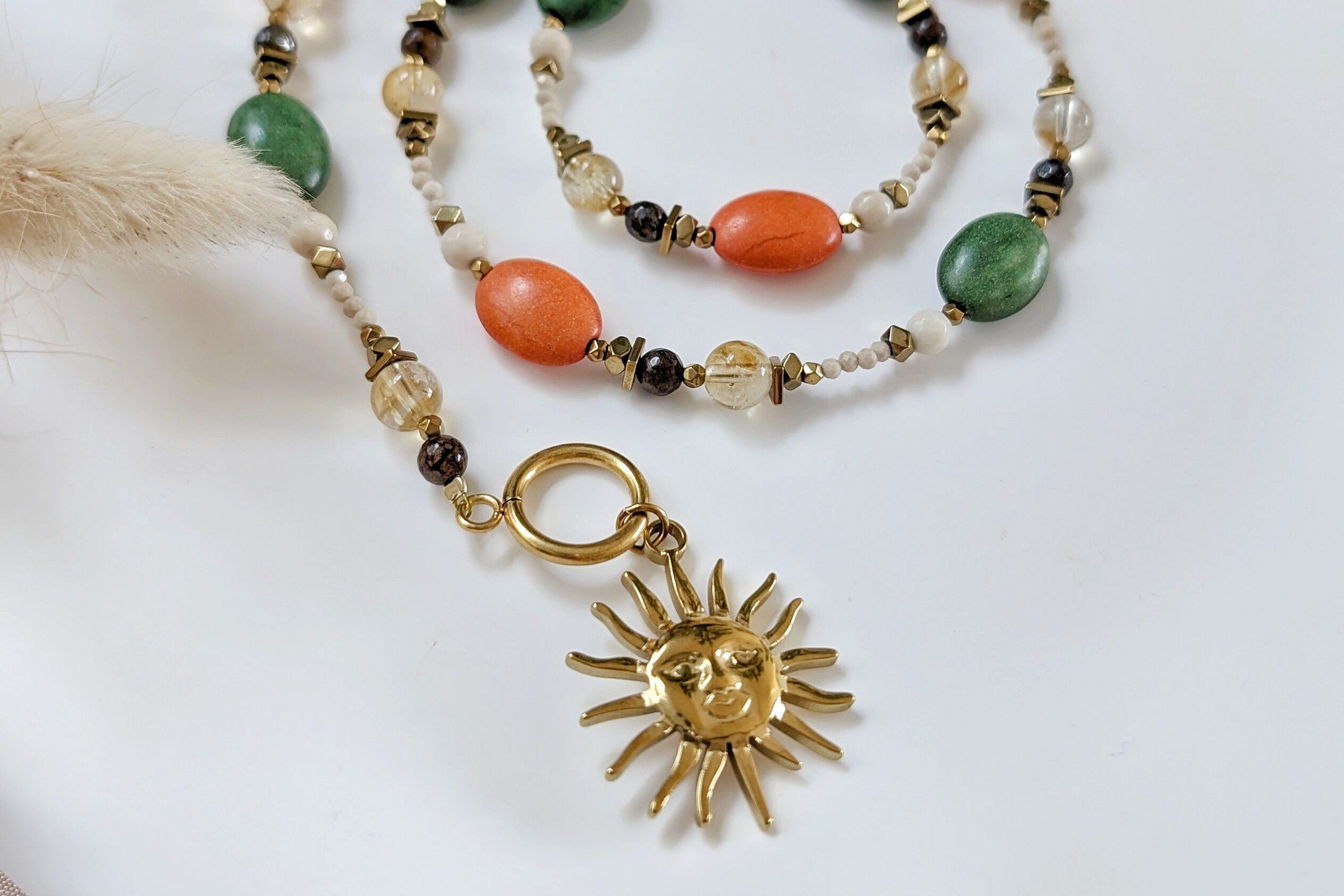 Jak dobrać biżuterię handmade do swojego stylu? Minimalizm czy bogactwo zdobień? 