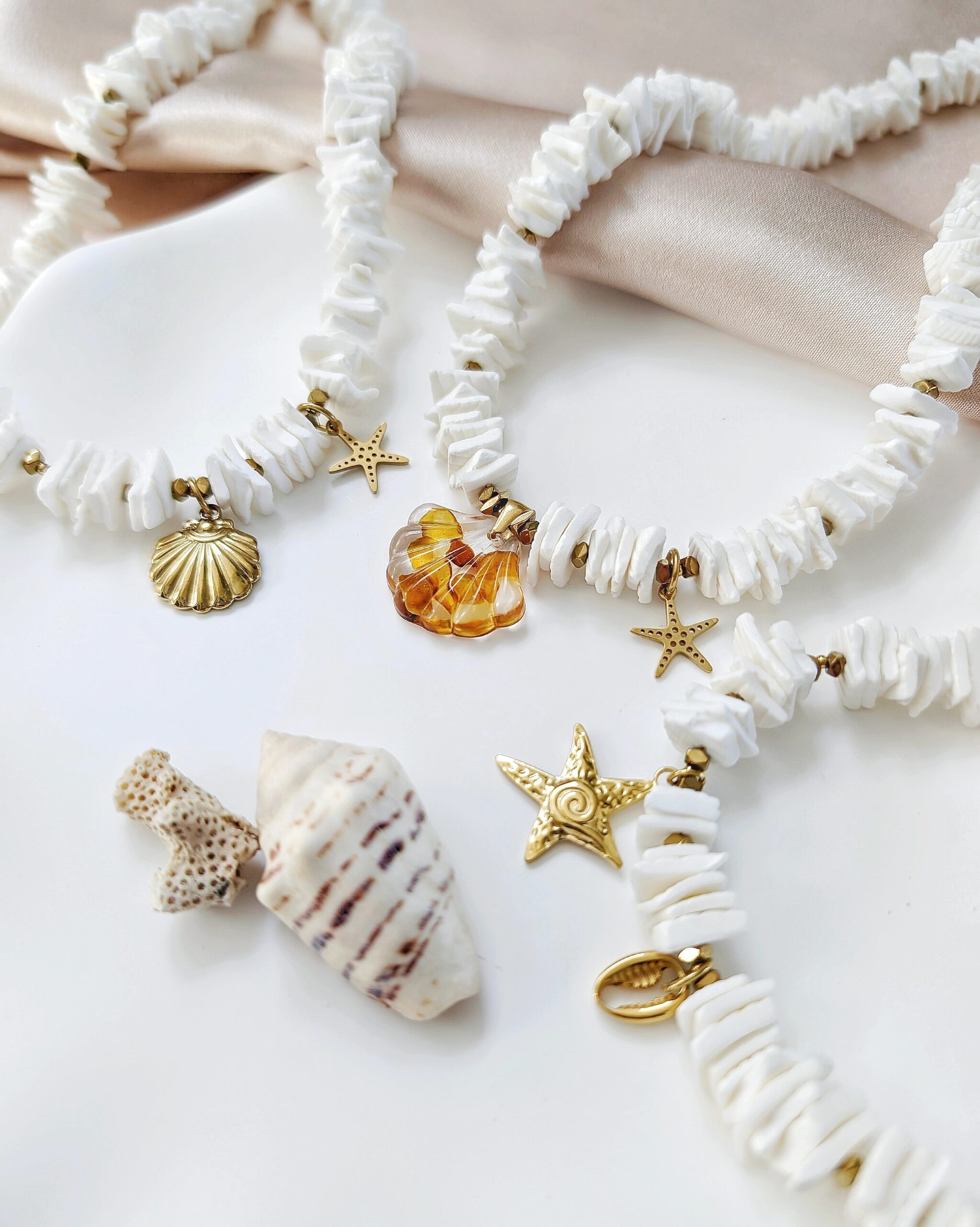 1000031299 Naszyjnik SHELLY I - biała muszla cięta