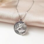 Łańcuszek - amulet z wilkiem