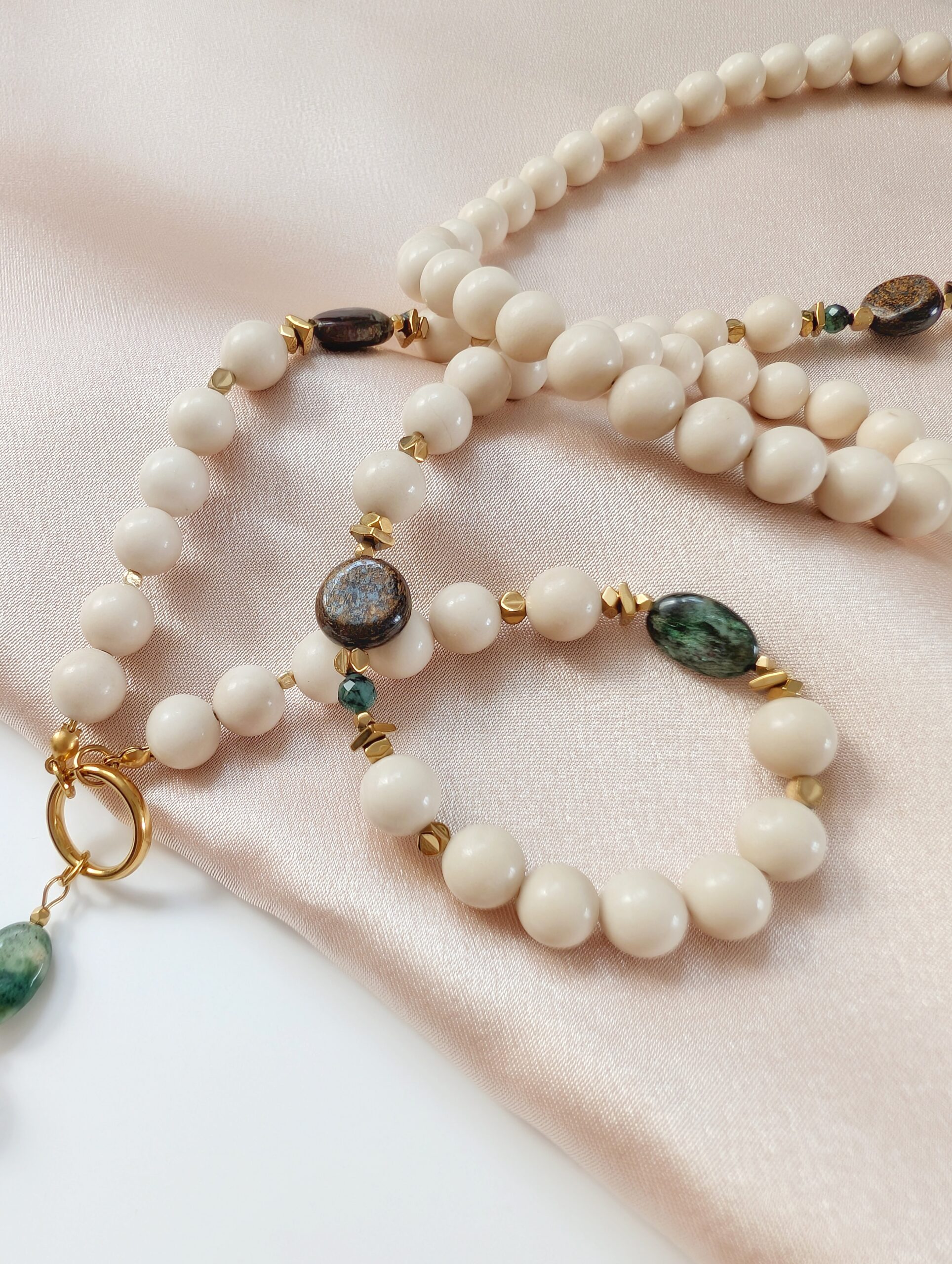 1000047735 Unikat - naszyjnik z szmaragdem