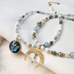 Unikatowe naszyjniki z niebieskimi kamieniami