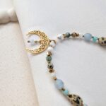 Unikatowe naszyjniki z niebieskimi kamieniami