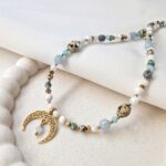 Unikatowe naszyjniki z niebieskimi kamieniami