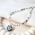 Unikatowe naszyjniki z niebieskimi kamieniami
